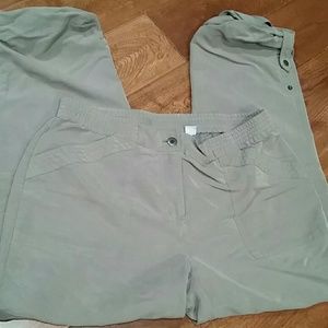 Chico's snap bottom capri